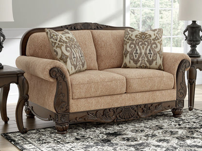 Chelsworth - Loveseat - Golden